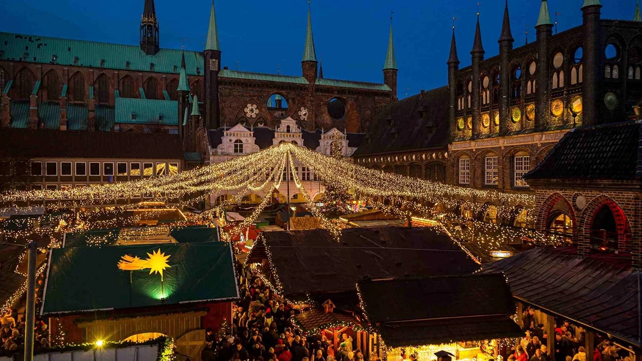 Luebeck-weihnachtsmarkt Julmarknad i Lübeck - 13-15 november anorndar Aneby Buss en tredagars resa till den traditionsrika marknaden.